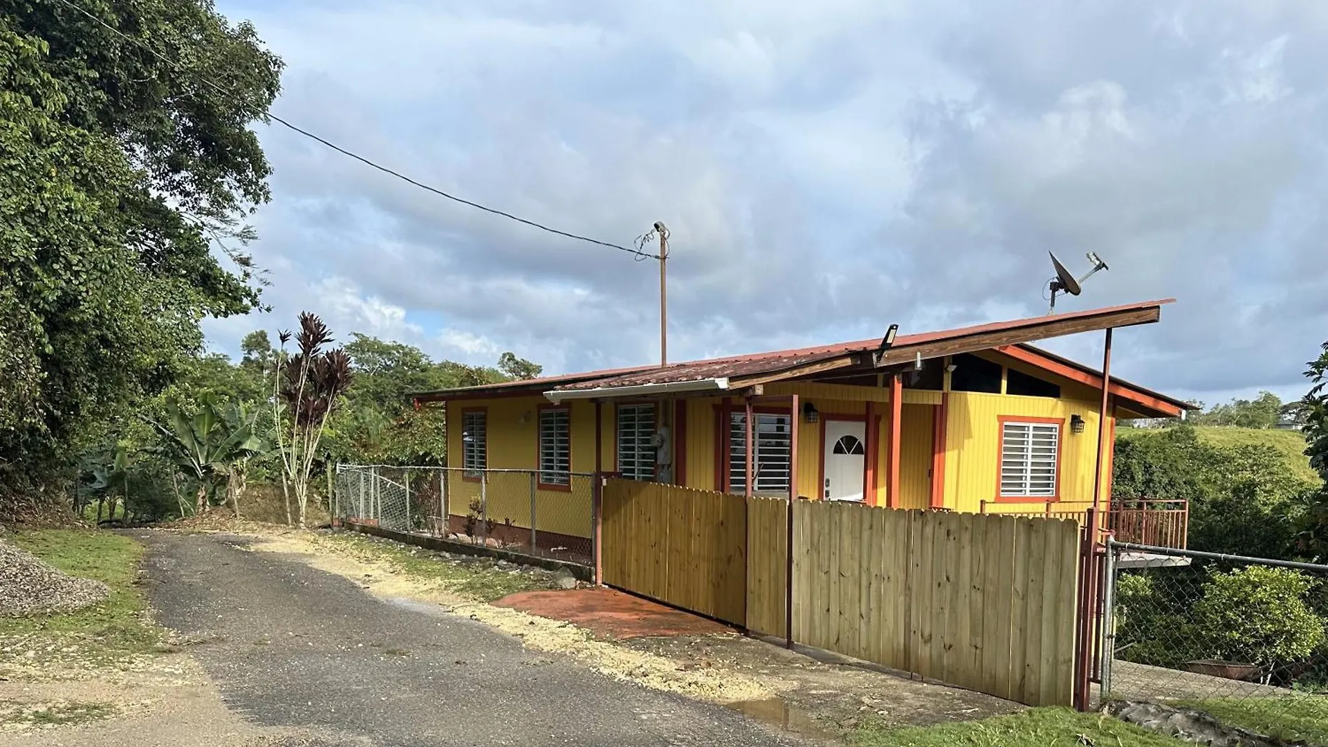 Сasa de vacaciones Villa La Casita Amarilla En Utuado, Puerto Rico