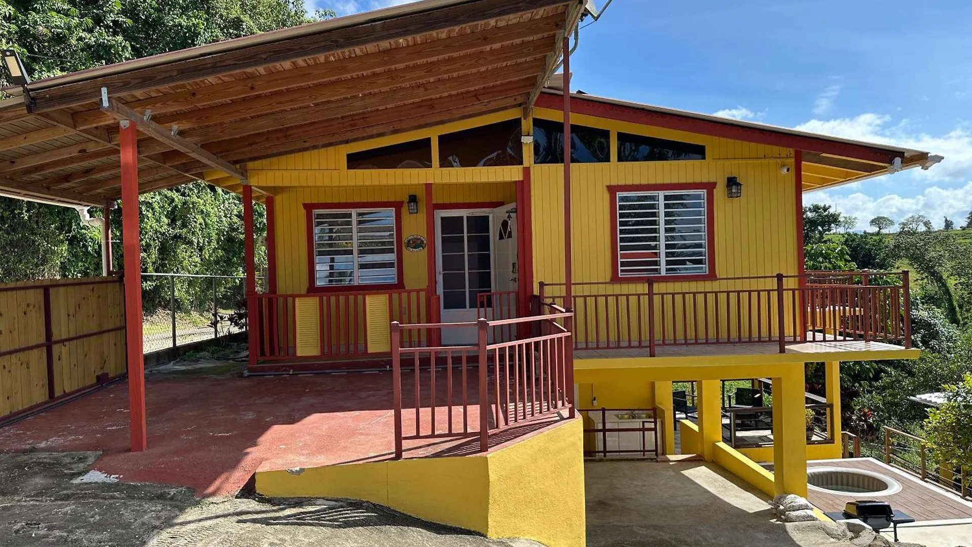 Villa La Casita Amarilla En Utuado, Puerto Rico